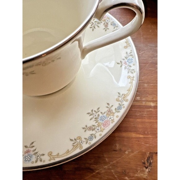 Royal Doulton 4 Teacup And Saucer Sets "Giselle" Romance Collection 1980s VTG - Picture 3 of 9